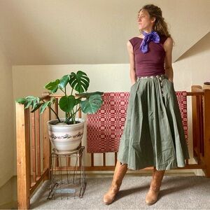 SOLD❤️ Vintage green high waist pleated skirt
